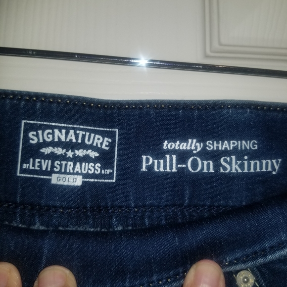 Signature Levi's Strauss Jeans - Picture 6 of 8